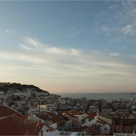 דירה 1br W/ Tagus View & Terrace | By Airnest *